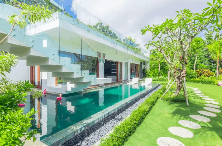 Garden, pool and villa in Bali