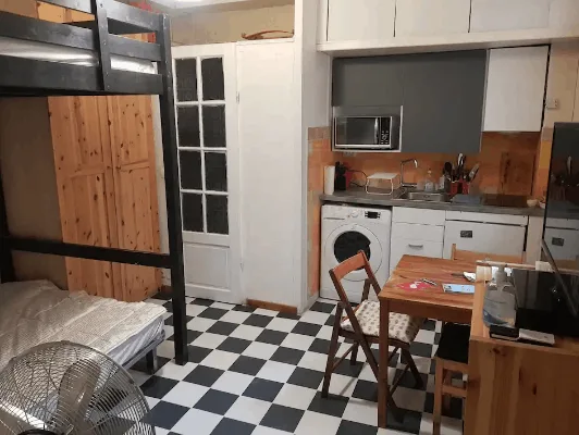 bunk bed cheap apartment on Airbnb in Paris