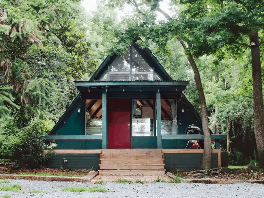 Alabama cabin rental in the woods
