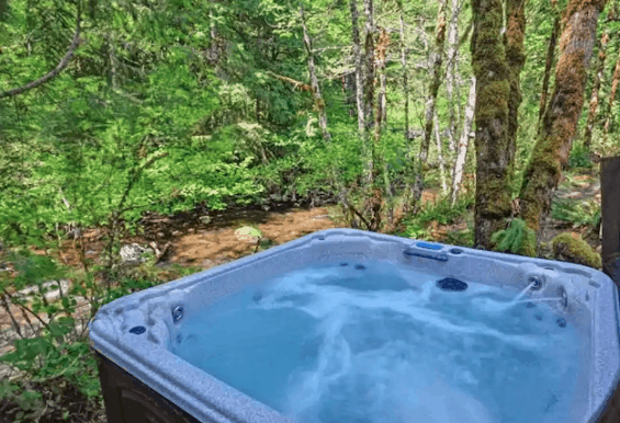 Creekside hot tub cabin rental Oregon