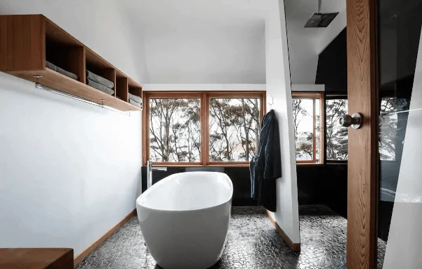 Bathtub with forest views Australia