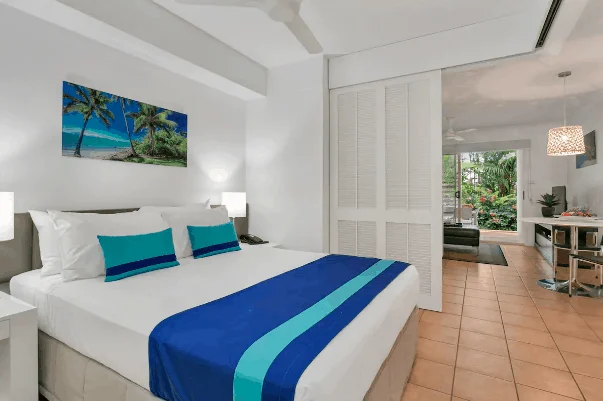 Clean bed in airbnb Port Douglas