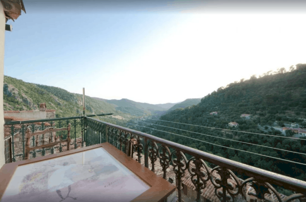 Amazing VRBO with a balcony with a view of the valley