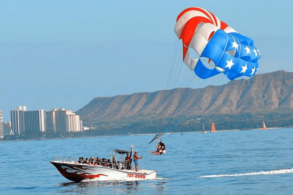 Best Parasailing on Oahu to Book Now!