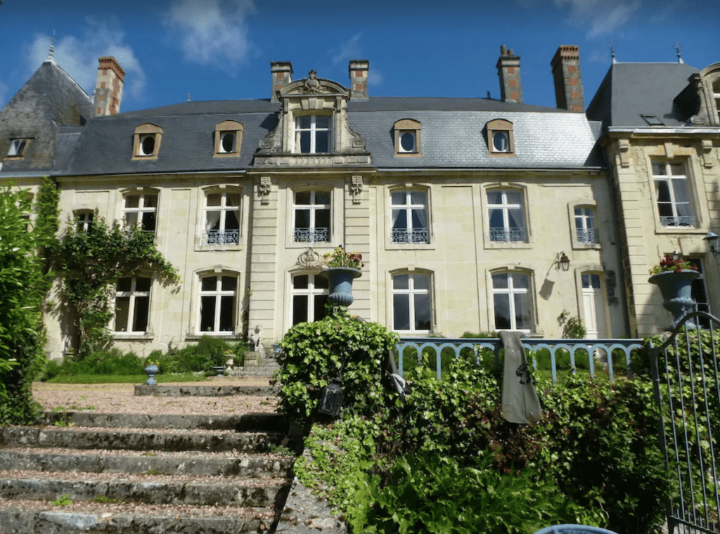 historic houses for rent france