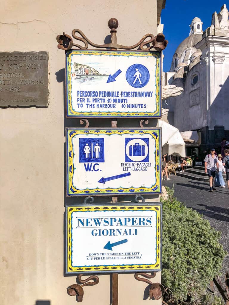 signs to the harbour in Capri Town